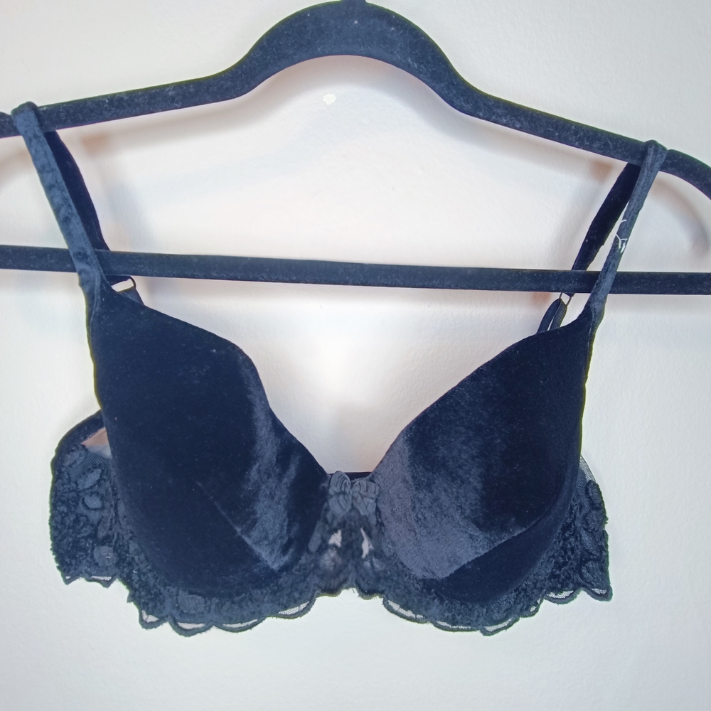 Chantelle Black Velvet Floral Embroidery Bra — 36 B (Made in France)
